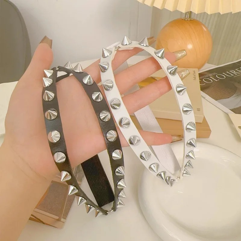 Doppelreihiger Kegelnieten-Bei – Body Jewelry By The Chain Gang Bewertung und Preis